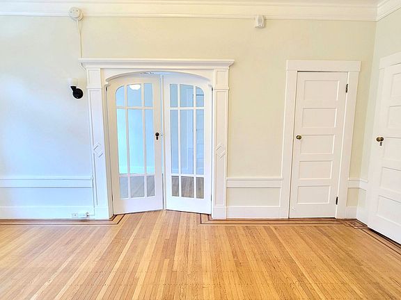 3rd image of 191 Frederick St #3
