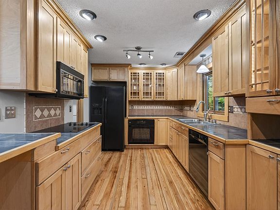 4th image of 639 Barbara Ln