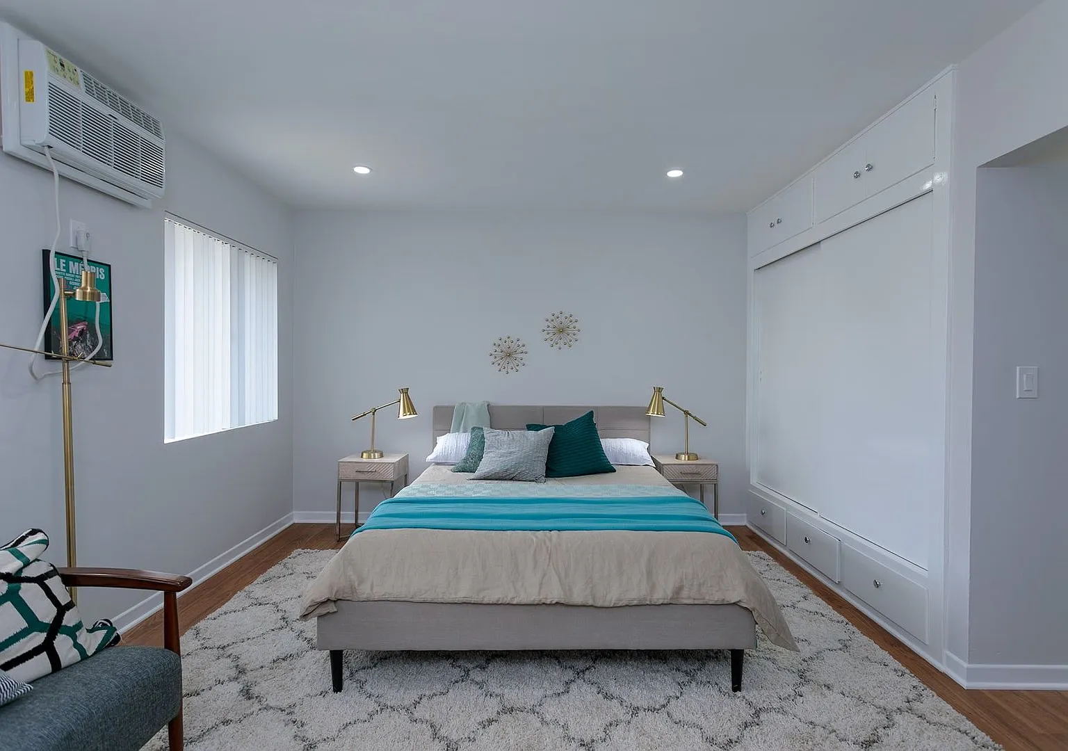 530 S Los Robles Ave — Photo 2