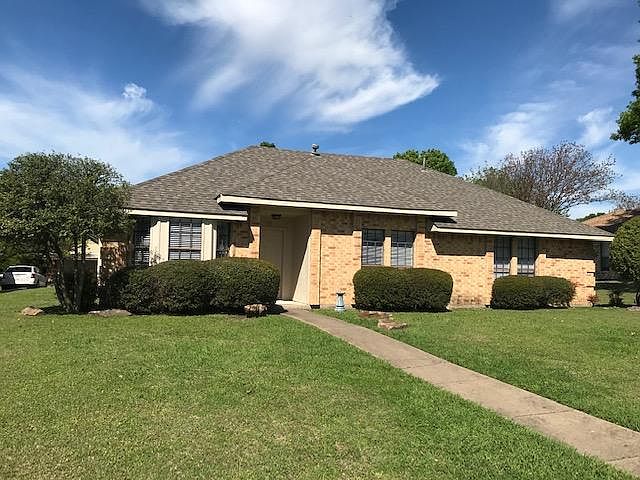 Front elevation on Highcrest lane.