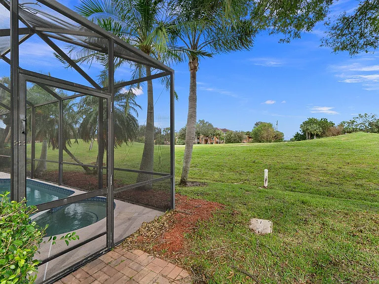 435 SW Jefferson Cir — Photo 45