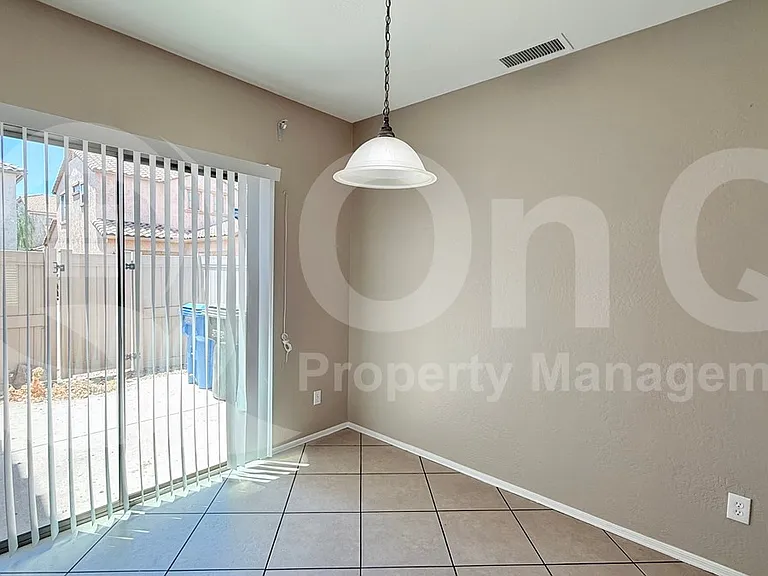 8306 W Sheridan St — Photo 4