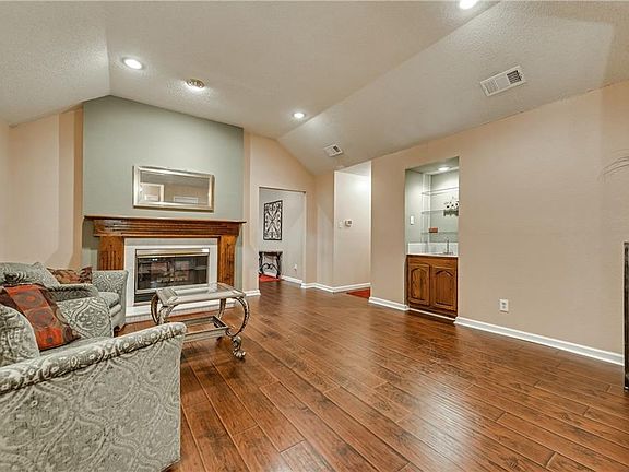 4th image of 3414 Orchid Ln