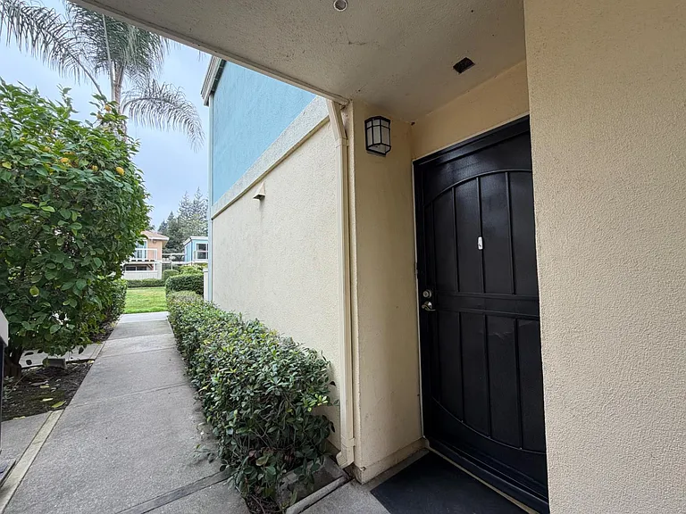 6241 Riverside Blvd #112 — Photo 3