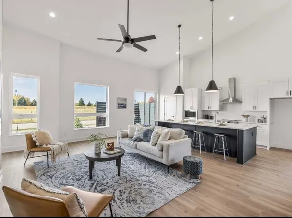 9365 Brooks Pl, Norwalk, IA 50211