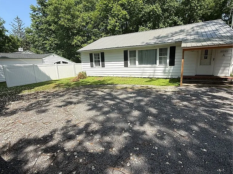 4048 Port St — Photo 1
