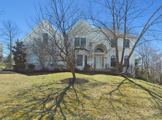 4 Cottonwood Ct, Lafayette Hill, PA 19444