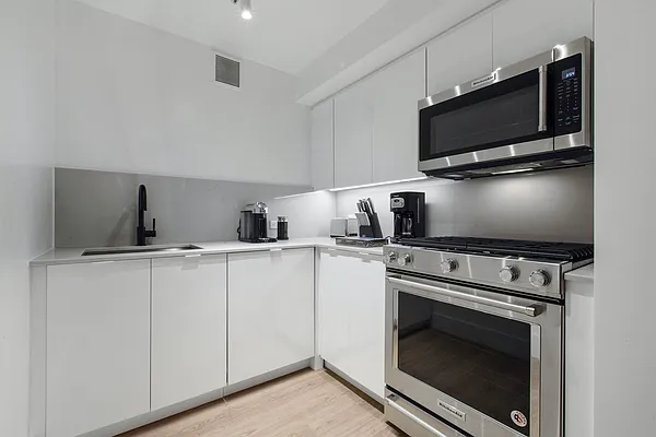 Rented by Greystar | media 7