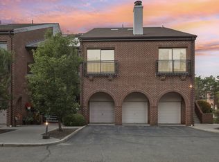 5 Millay Ct, Teaneck, NJ 07666
