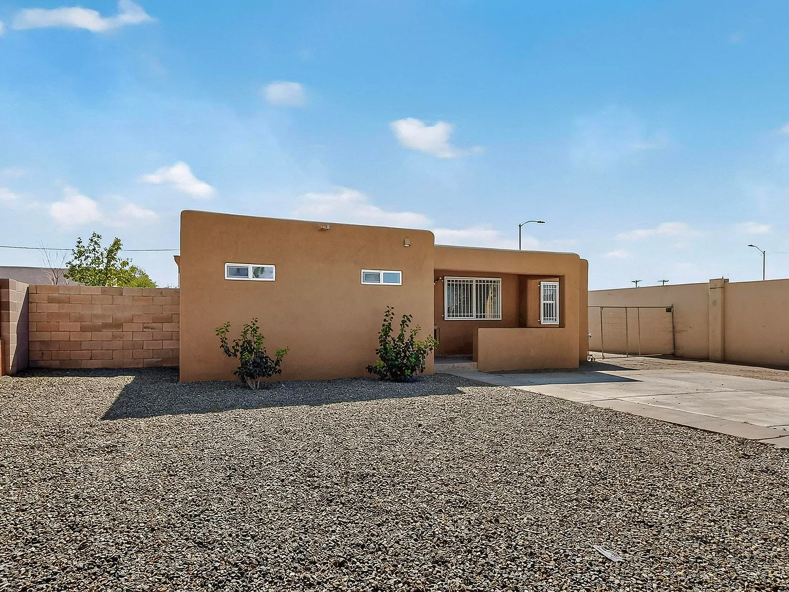 3 bed, 2.0 bath, 1234 sqft, $1,200 — Photo 3