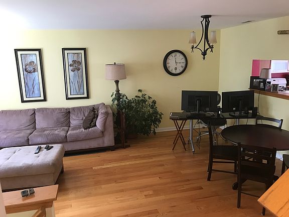 4th image of 2615 Woodmere Dr