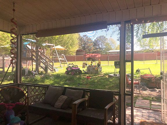 Very nice large screen porch