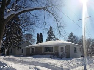 2 S California Ave, Morris, MN 56267