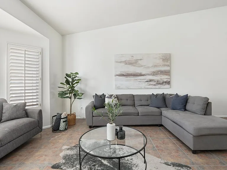 N 56th Pl — Photo 15
