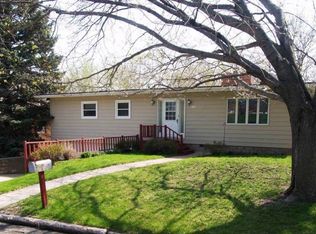 606 West St, Jackson, MN 56143