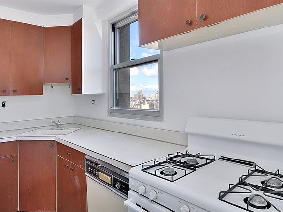 4th image of 80 Central Park W APT 23A