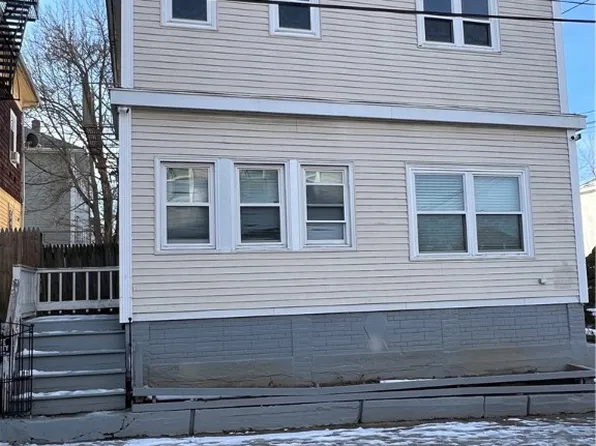 11 Hillhurst Ave, Providence, RI 02909