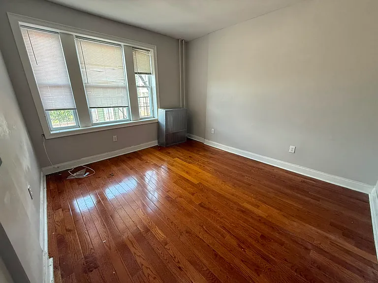 1060 Westside Ave #33E — Photo 3