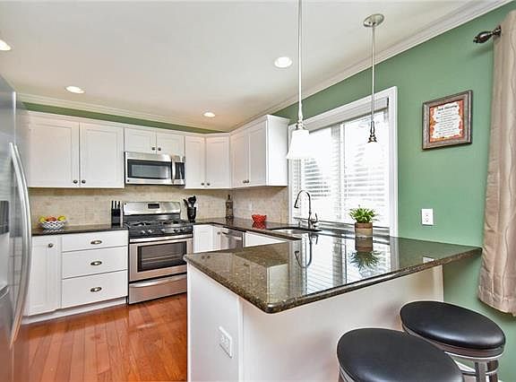 5th image of 4217 Gloria Ln