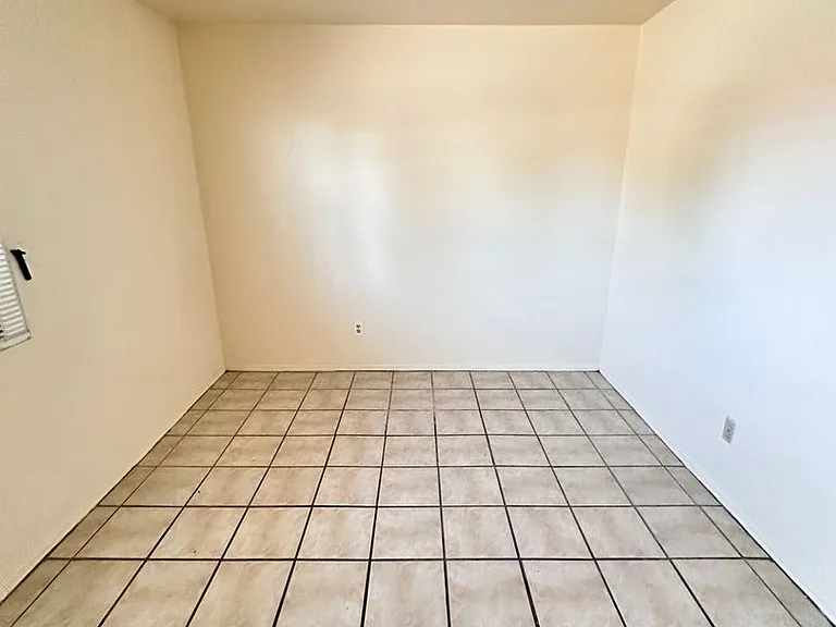 Flora Vista — Photo 31