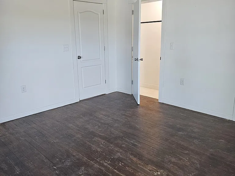 627 W Crawford St #202 — Photo 14