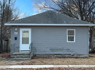 215 24th St SW, Mason City, IA 50401