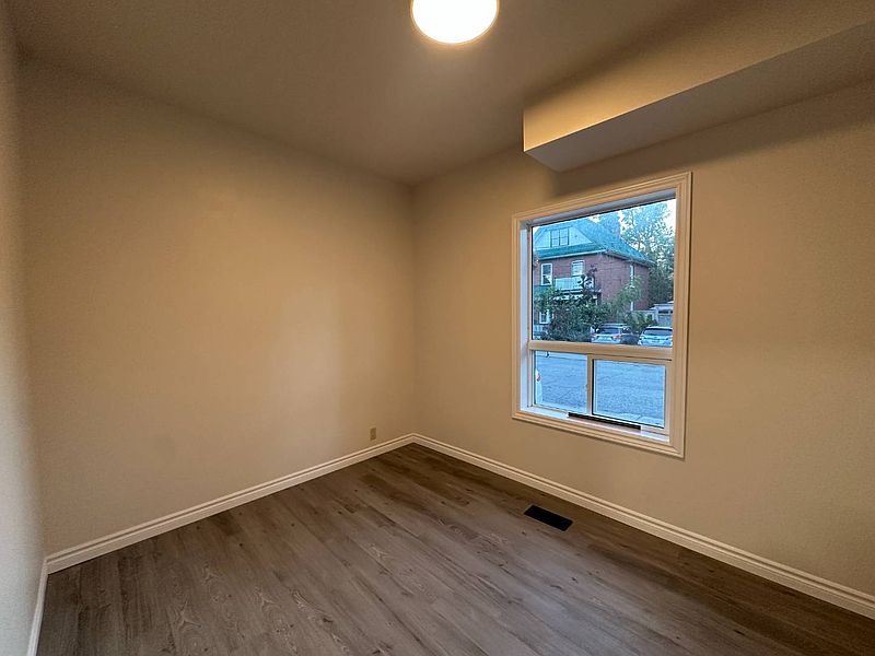 Peterborough Apartment for rent - 5 Bedrooms — photo 18