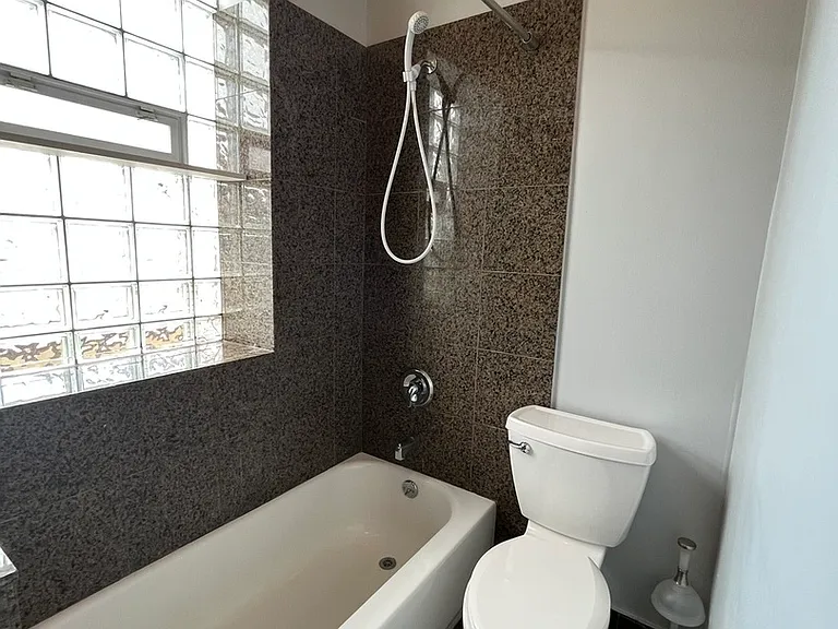 4411 W Montrose Ave #2 — Photo 9