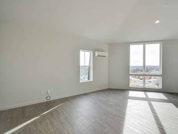 4th image of 518 Madison St #401