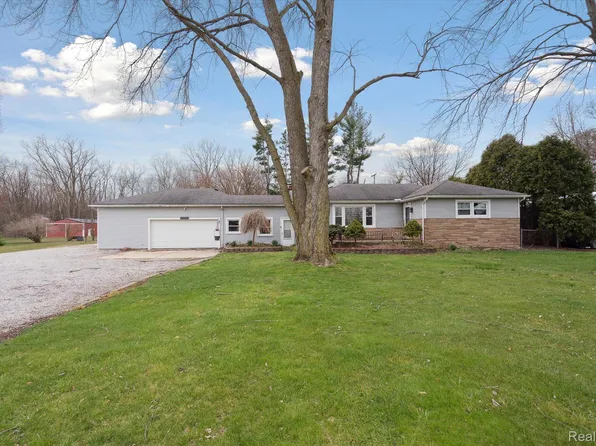 13955 Grafton Rd, Carleton, MI 48117
