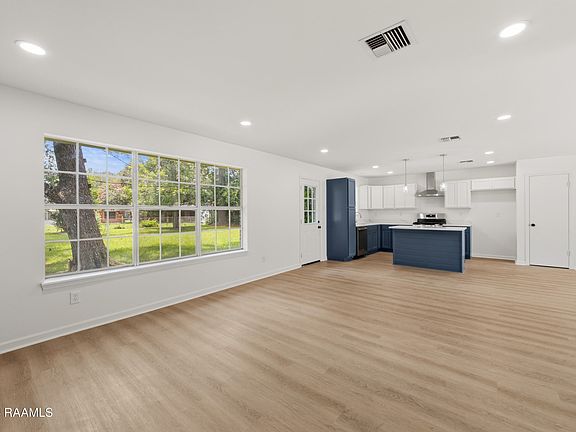 5th image of 207 Lyons St