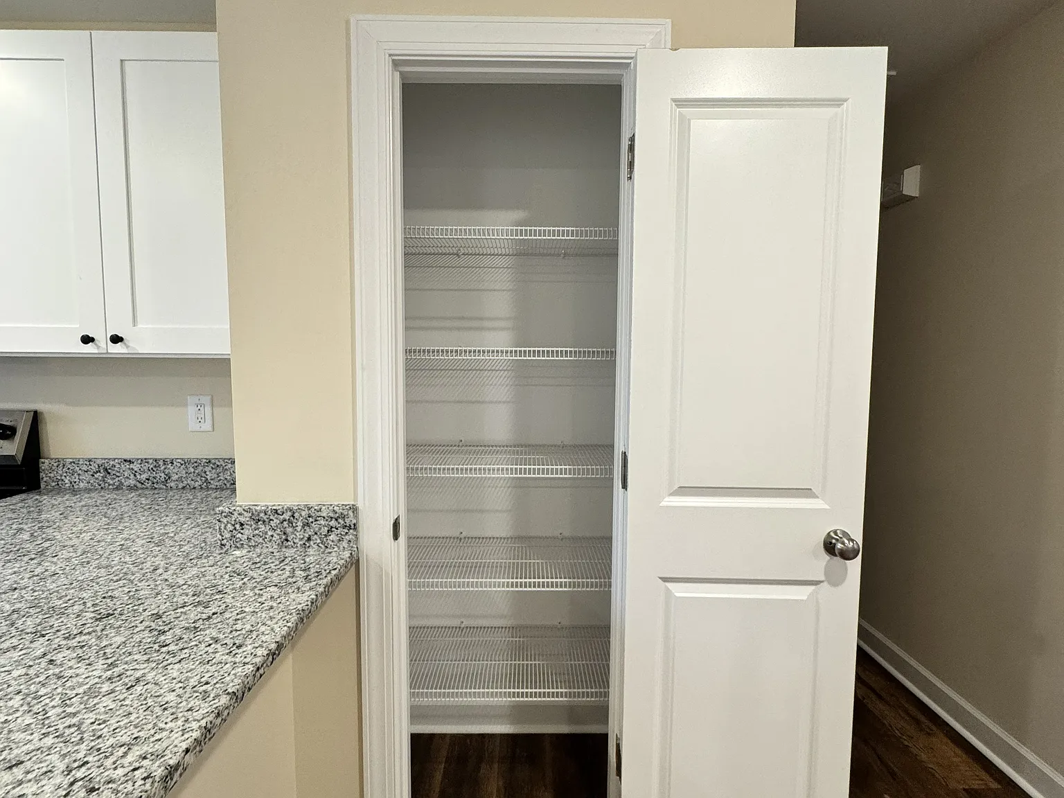 3 bed, 1291 sqft, $1,900 — Photo 2