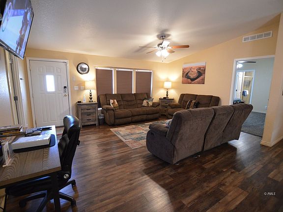 5th image of 861 Spruce Ave