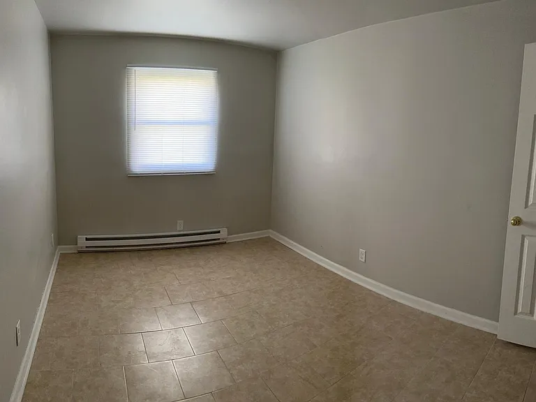 564 N Indiana Ave #3 — Photo 7