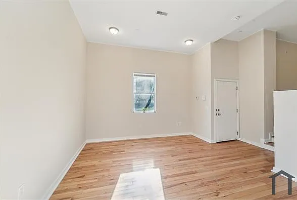 3 bed, 1000 sqft, $1,800 — Photo 4