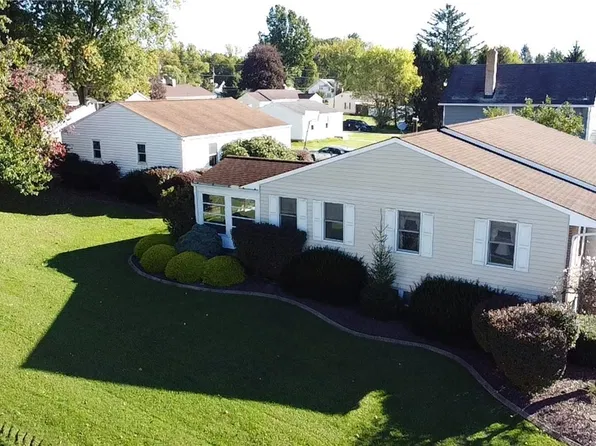 700 W Martin St, East Palestine, OH 44413