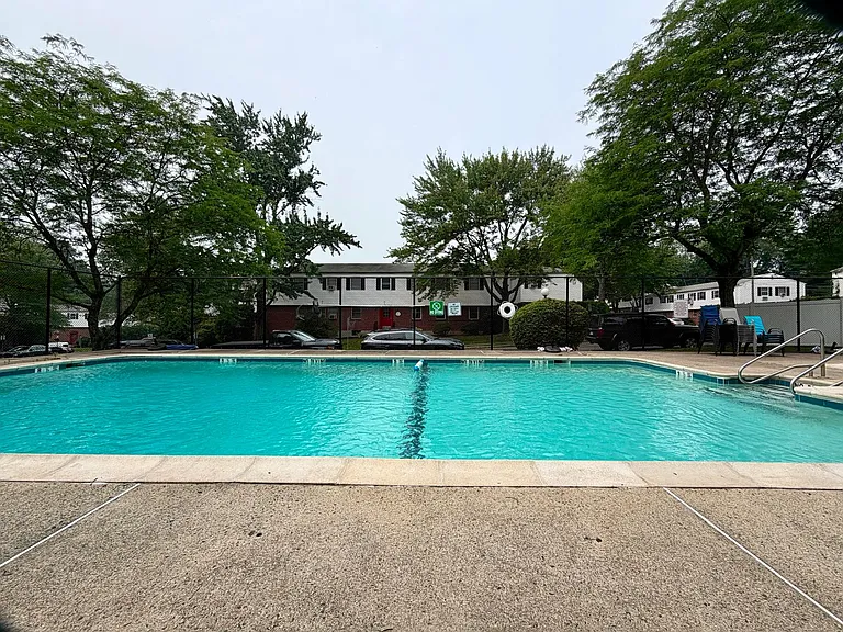 18 Fairview Dr #3 — Photo 20
