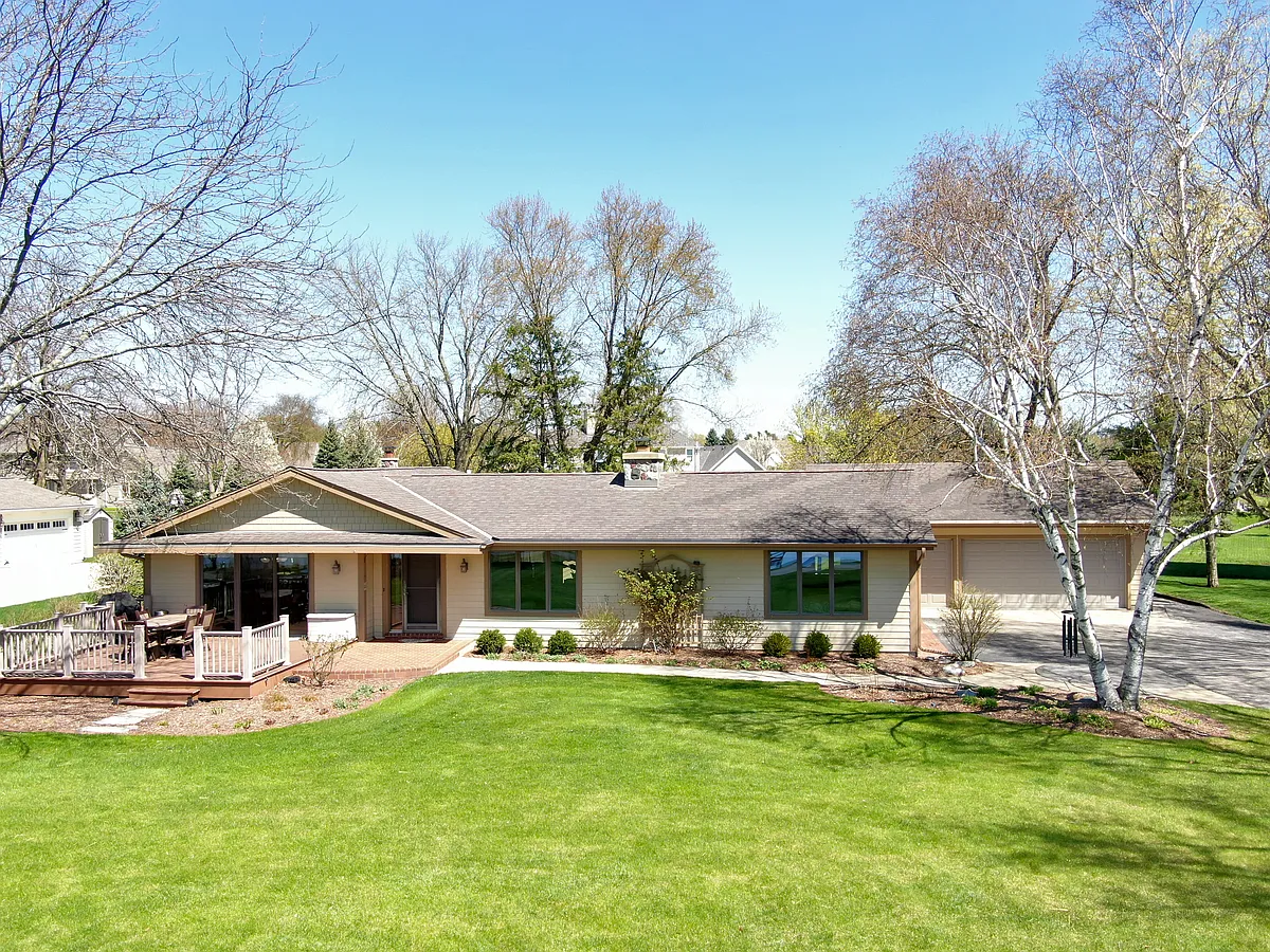 Building Photo - 202 Lac La Belle Dr