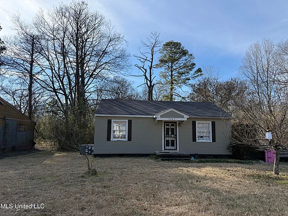 2nd image of 3305 Meadow Ln