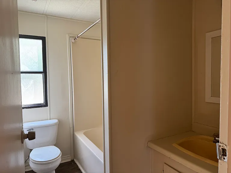 196 Griffin Rd — Photo 5