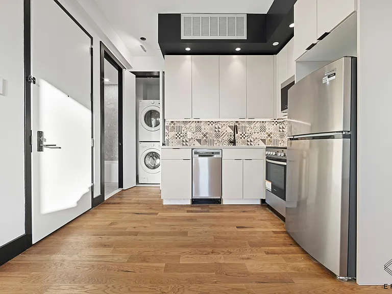 917 Broadway #2R — Photo 3