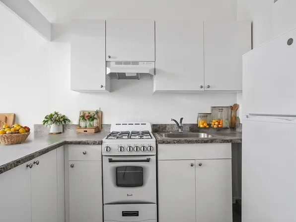 88 Fulton Street image 3 of 9