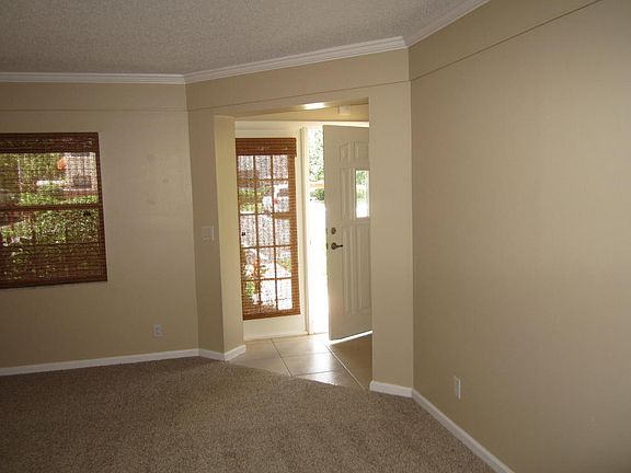 5th image of 25 Uno Lago Dr