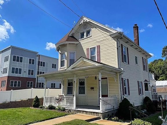 3rd image of 518 Davisville Rd