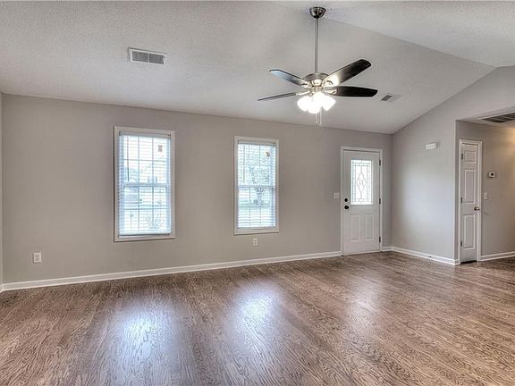 3rd image of 17 Bloomfield Ct
