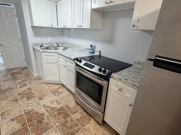 3rd image of 158 Jacques St