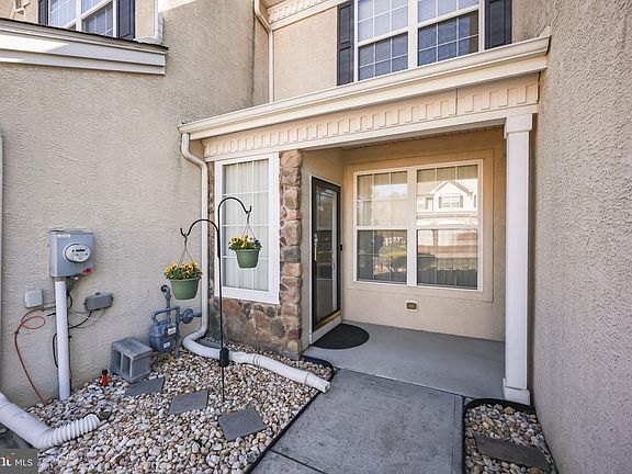 3rd image of 43 Beaumont Pl