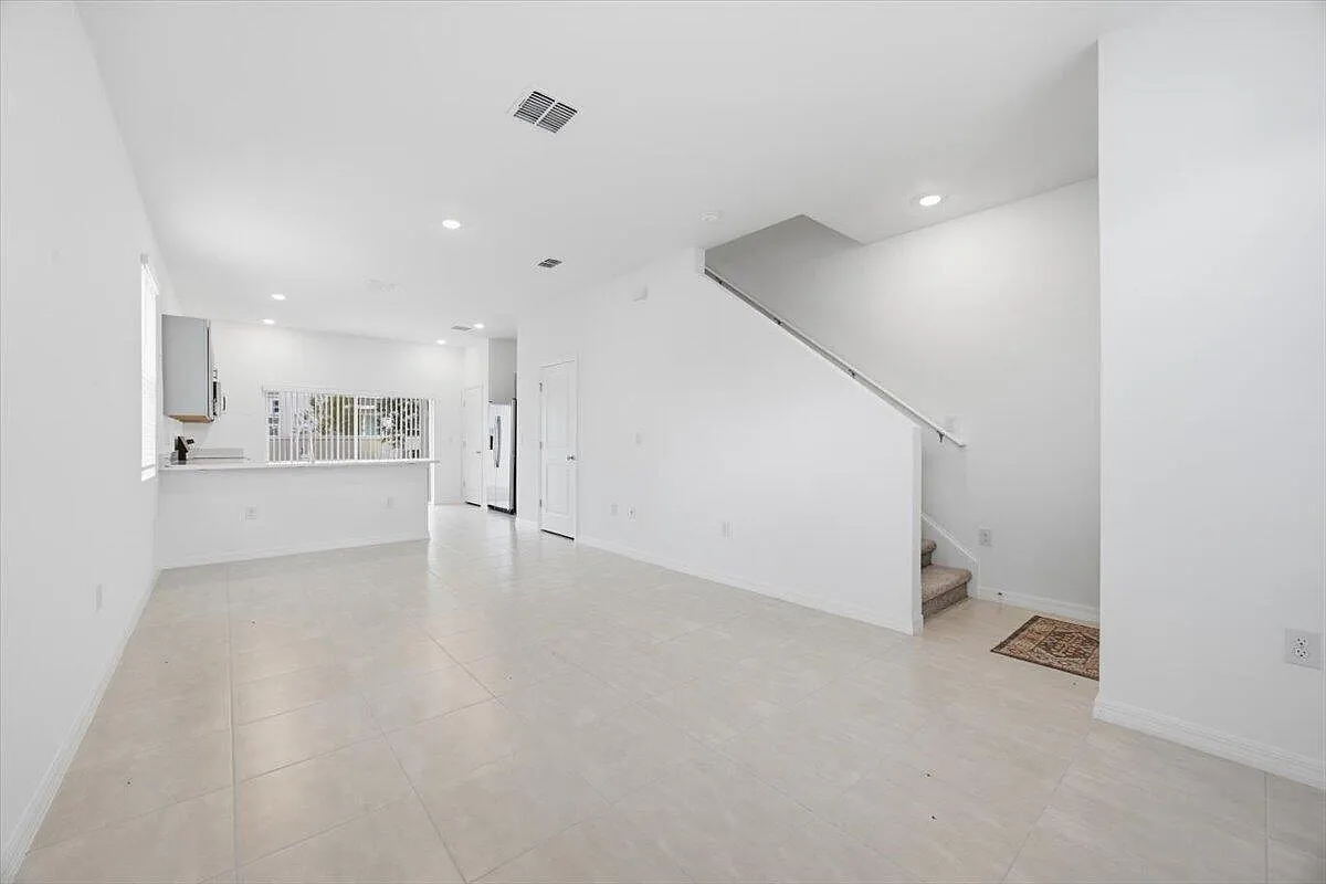 2 bed, 2.5 bath, 1205 sqft, $1,700 — Photo 2