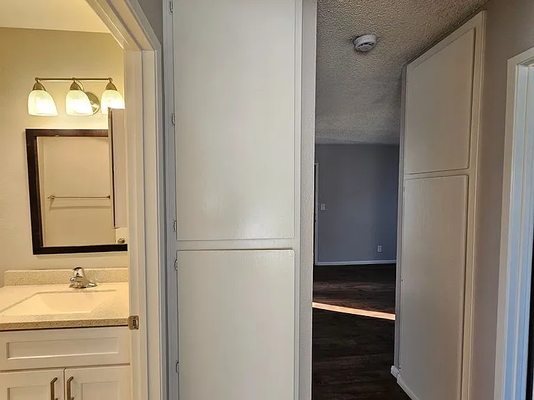 Del Mar Apartment Homes — Photo 43