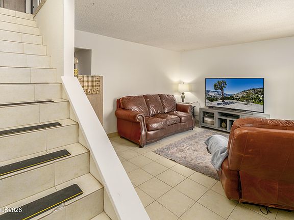 4th image of 2127 Greyhaven Ln